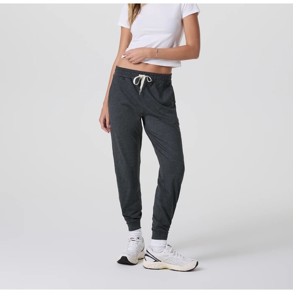 Vuori Women’s Performance Jogger Sweatpants - Picture 3 of 8
